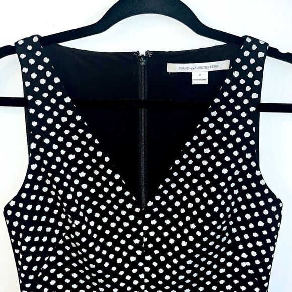 Diane Von Furstenberg Minetta sheath dress - Picture 3 of 6